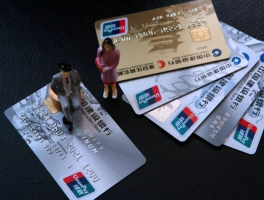 信用卡挂失后还能用原来的卡还款吗？